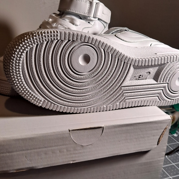 Women Air Force 1 Mid size 7 - Picture 7 of 8